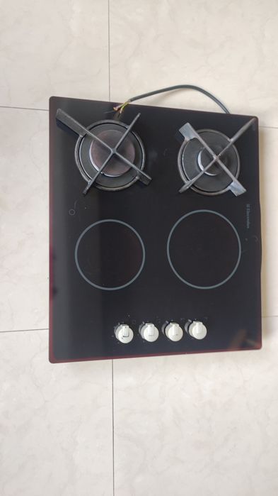 Комбиниран плот - газ -керамик  Electroluxа