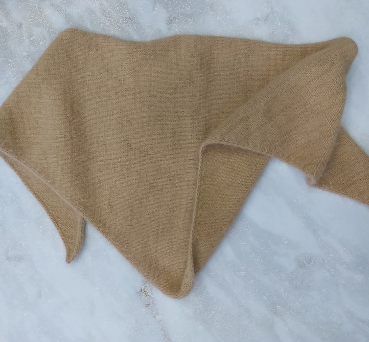 Вязанный пушистый бактус