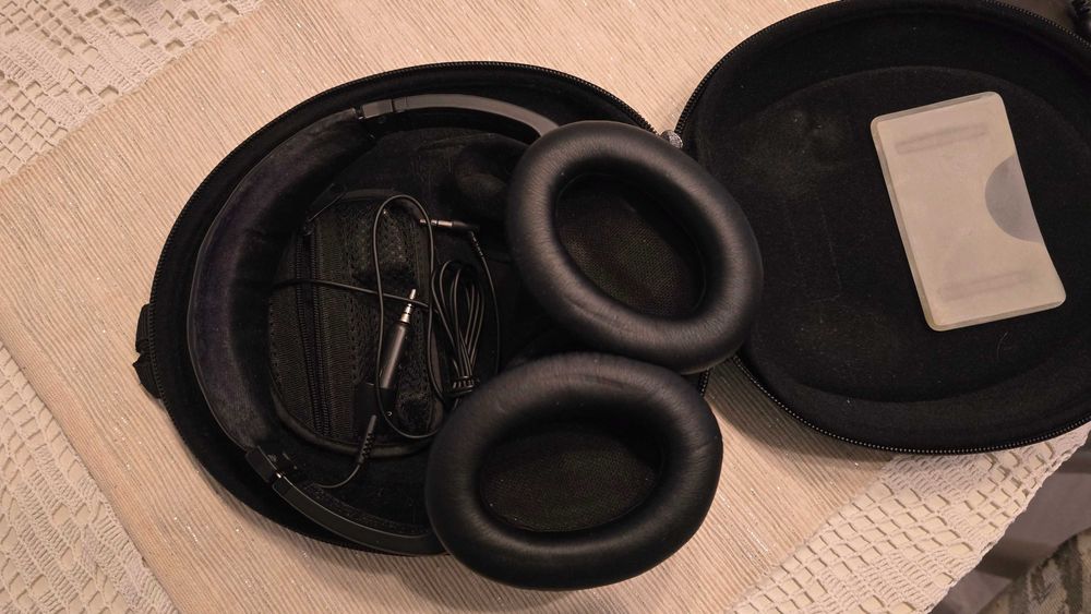 Casti Bose QC15 cu active noise cancellation