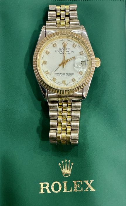 Стильные часы Rolex.