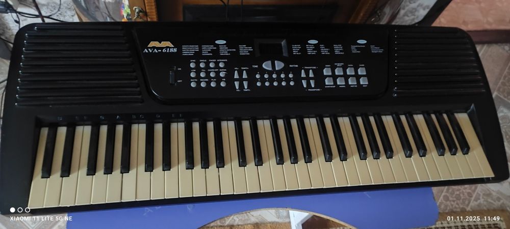 Продам синтезатор