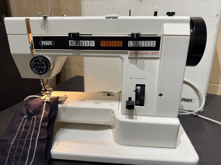 Masina de cusut festonat si butoniere PFAFF 803