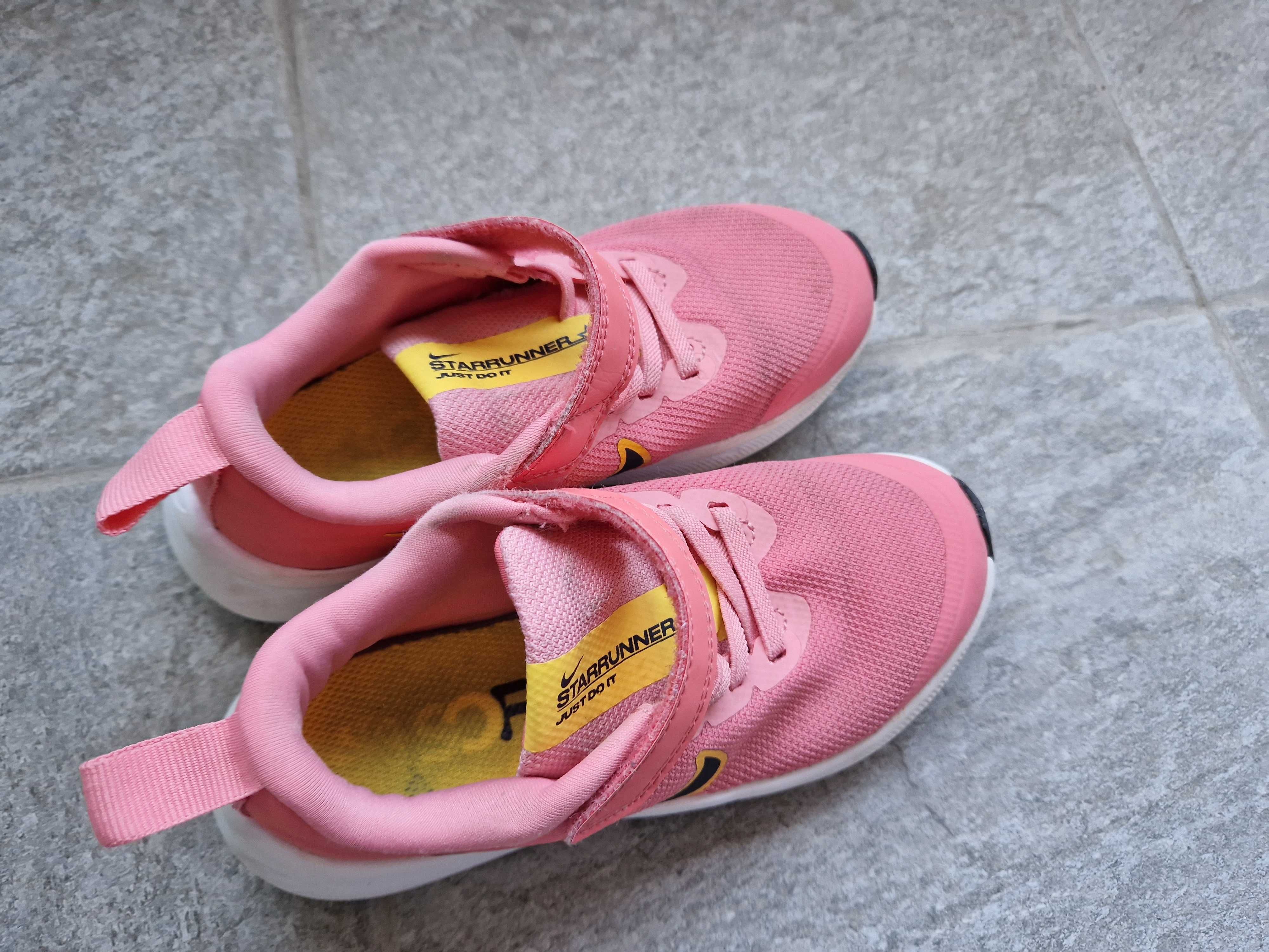 НАМАЛЕНИ Розови маратонки Nike 28