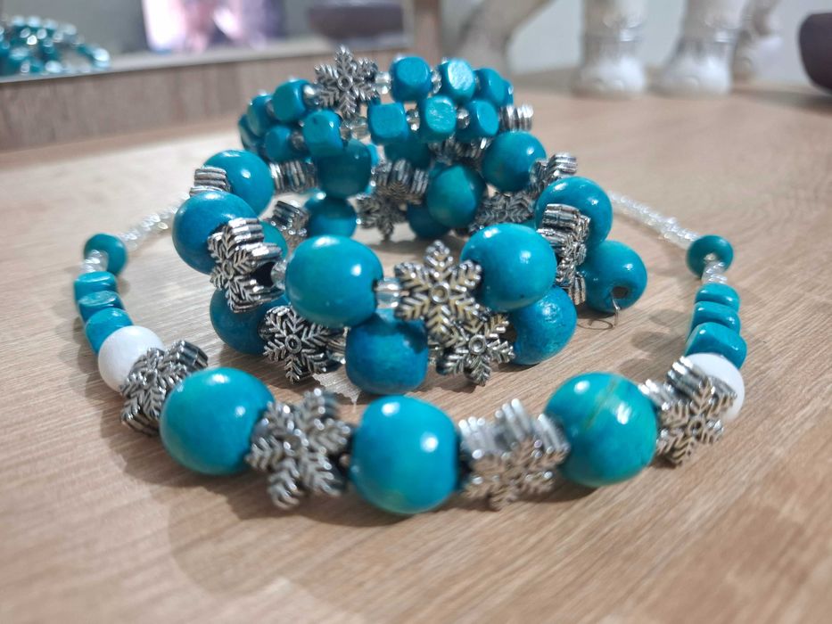 комплекти  гривни и колие  " Снежинки "