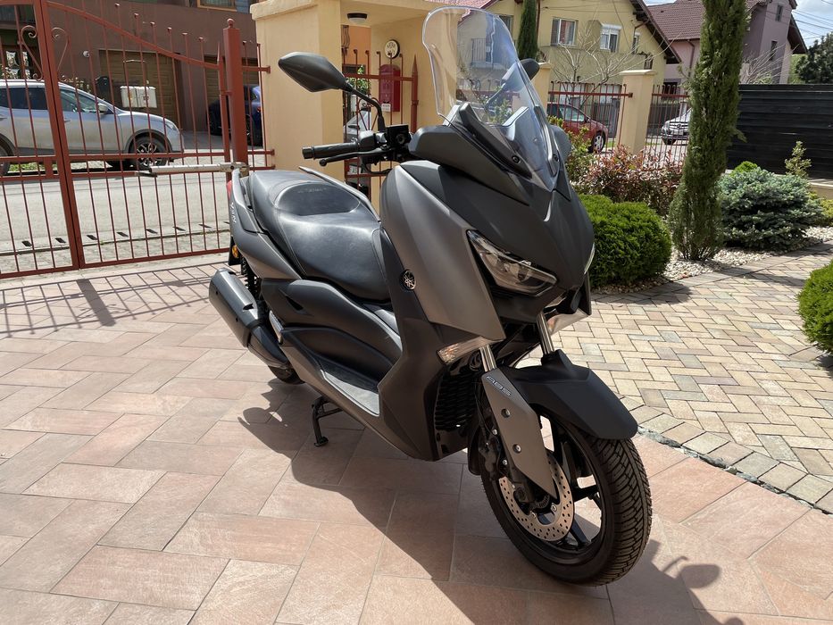 Scuter Yamaha XMax 300  6700 km! +2 casti incluse!