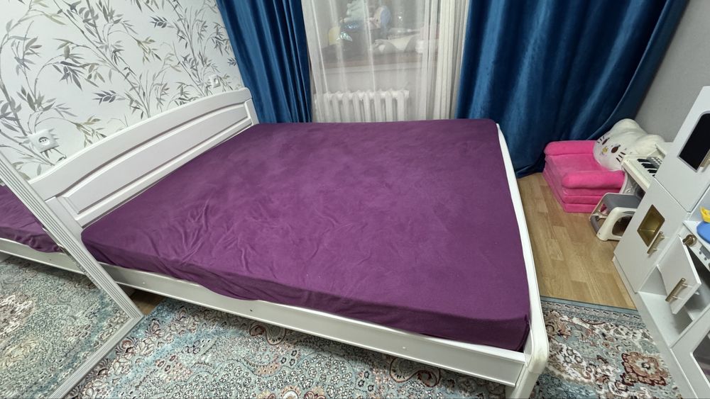 Двуспальная кровать