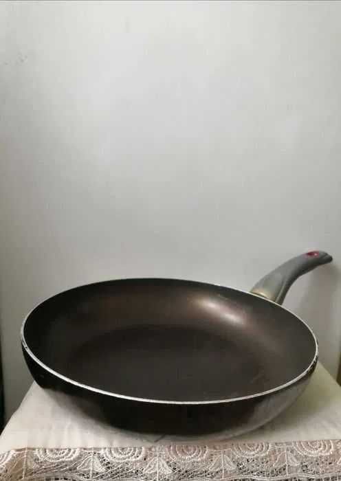 ОТДАМ ДАРОМ сковородку. Широкую, 6*28см, BERLETTI, Италия, бу