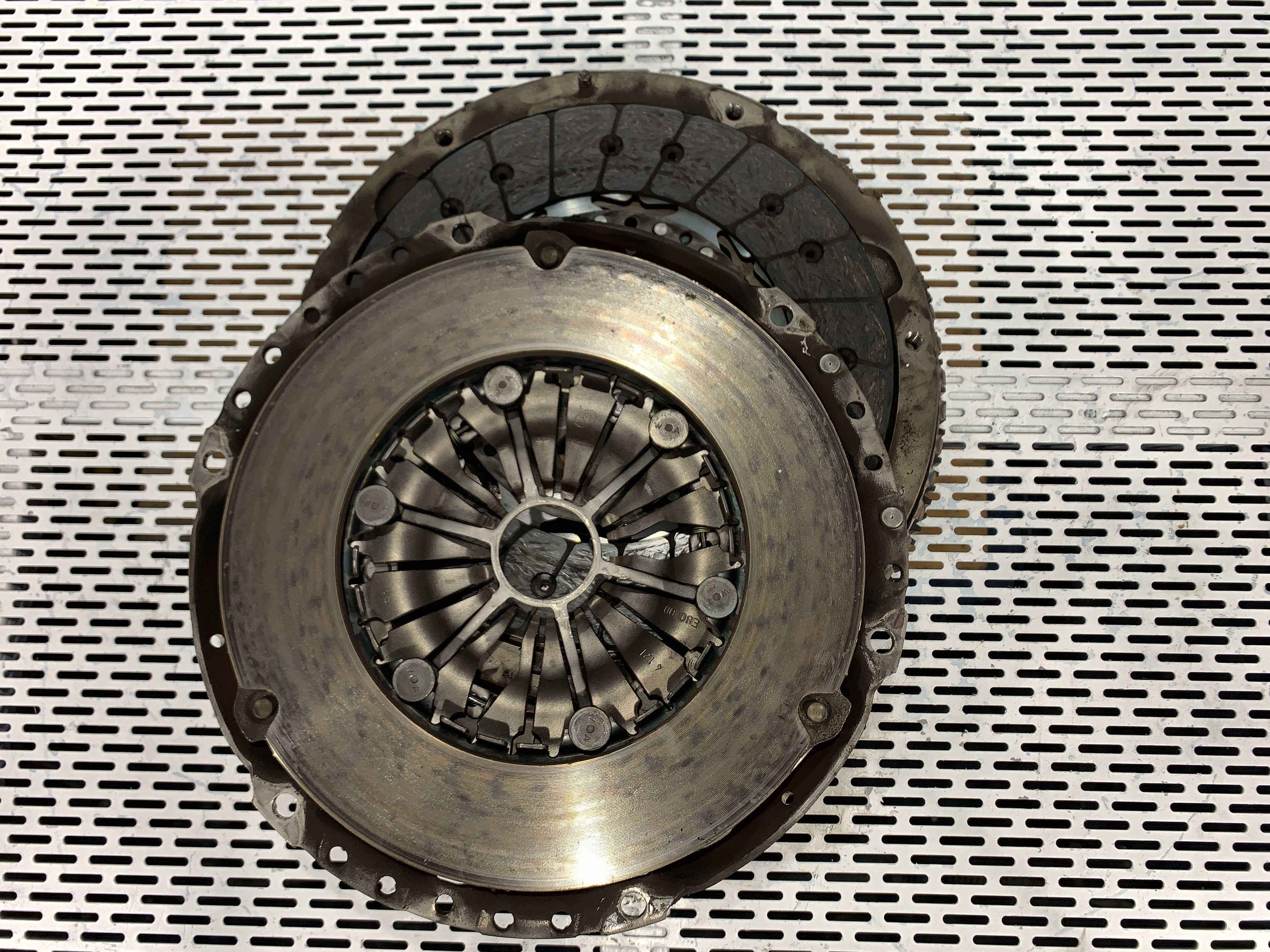 Chit ambreiaj + volantă LUK motor Volvo euro 5, D3 S60, V60.
