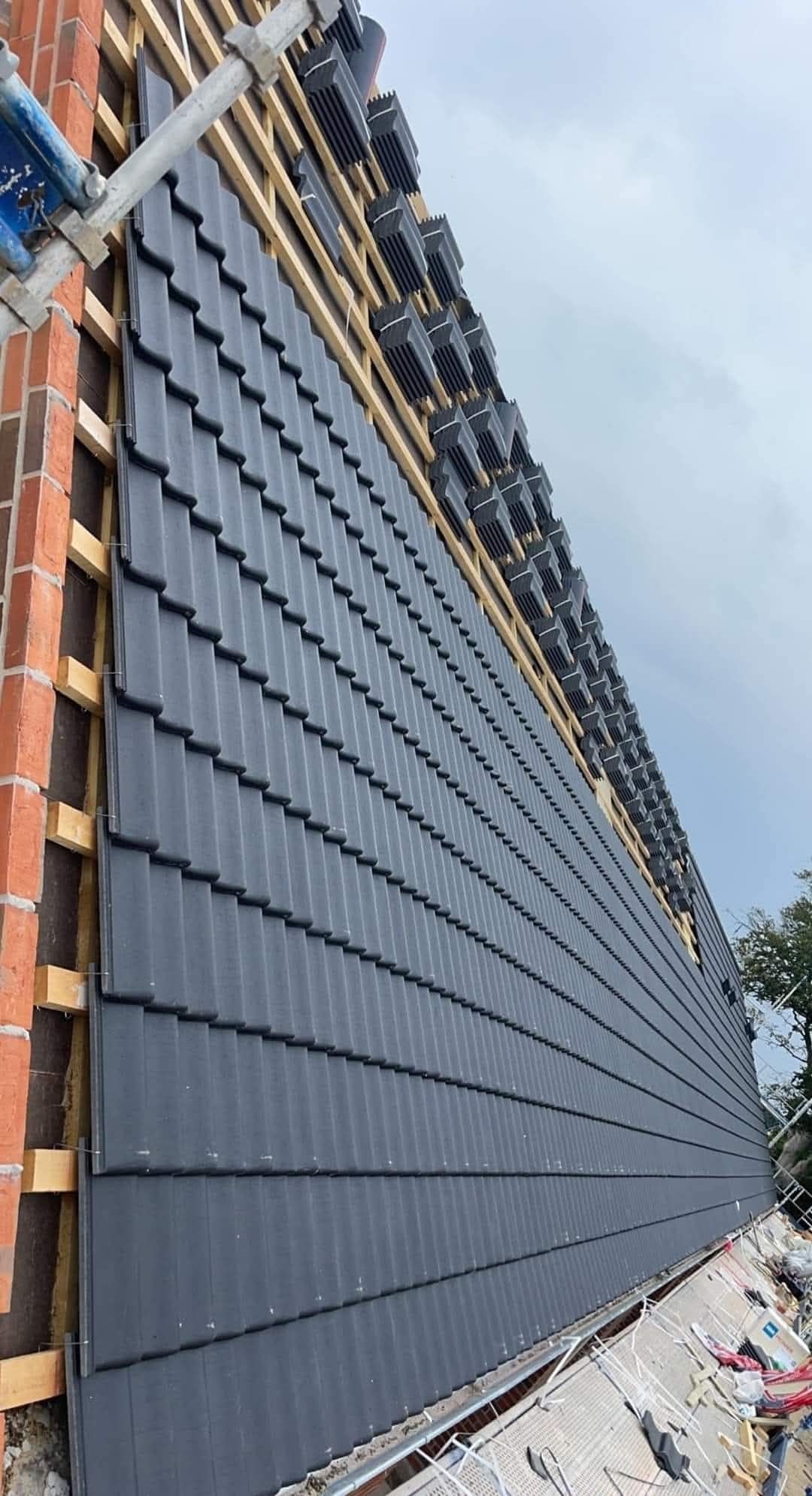 Excelență în Acoperișuri și Construcții de Calitate Superioară