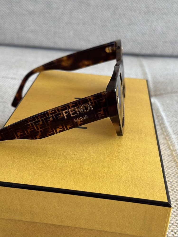 Слънчеви очила Fendi