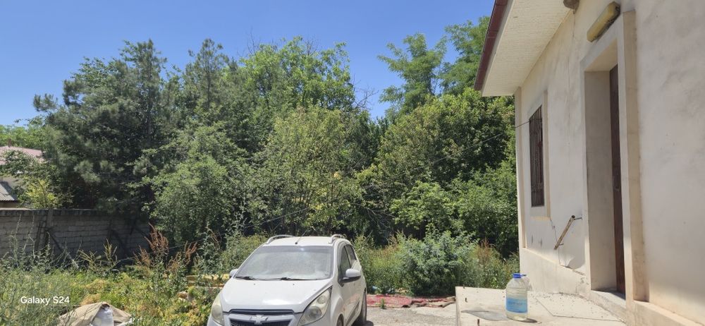 Ферма учун ёки ердан фойдаланиш учун дала ховли атрофи уралган