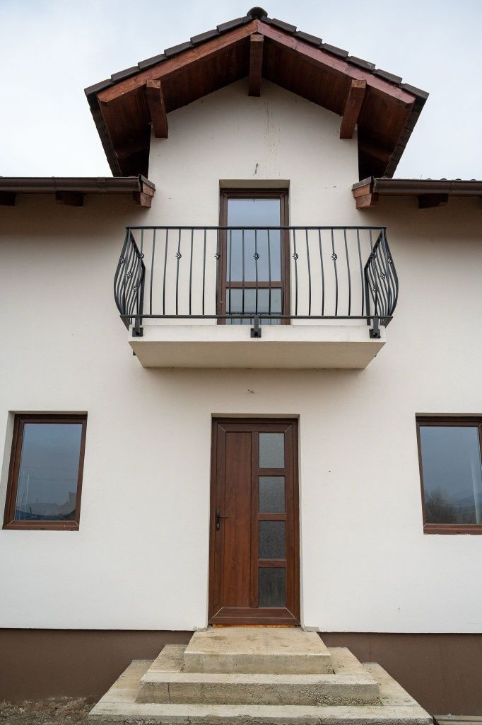 Vand casa noua P+M finisata si imediat ocupabila