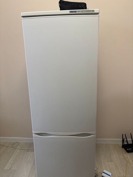 Продам Холодильник в хорошем состяние !