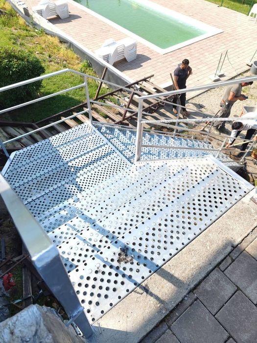 Confectionam scarii metalice zincate exterioare și pentru incendii , p