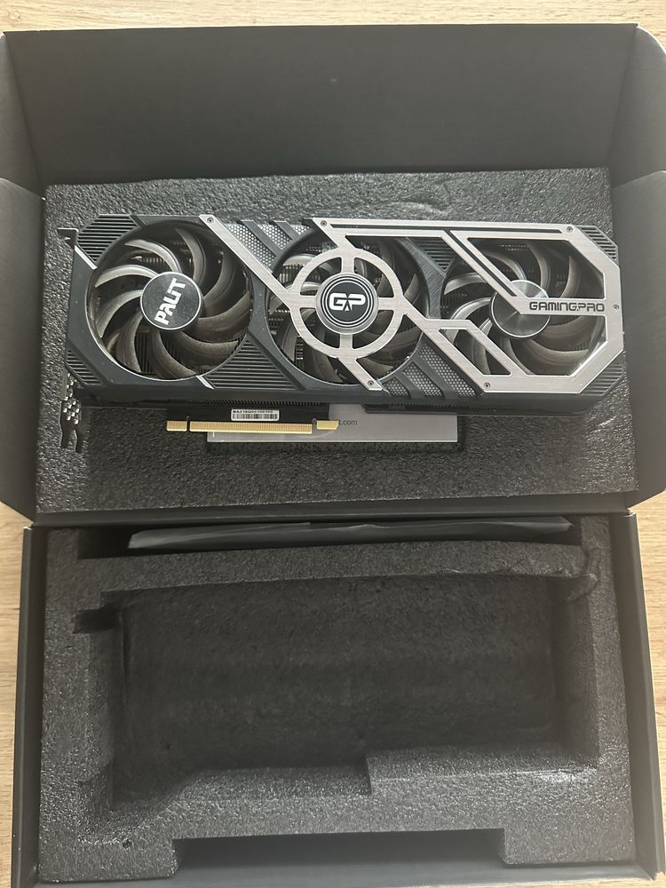 Placa Videp RTX 3090 Phoenix 24 GB și RTX 3090 Gamin Pro Palit