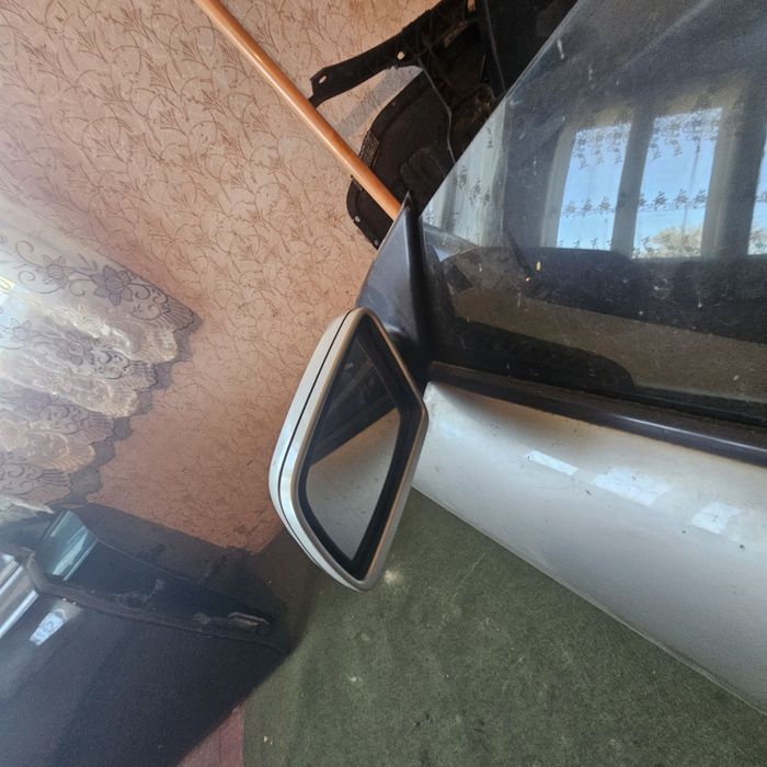 Лява и дясна врата за Бмв 6 е63 е64 
Цена на врата без огледало иначе