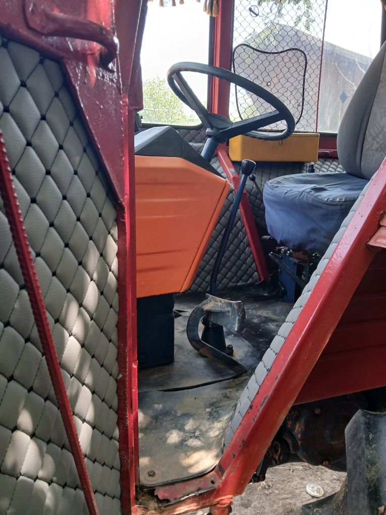 Tractor de vânzareU650