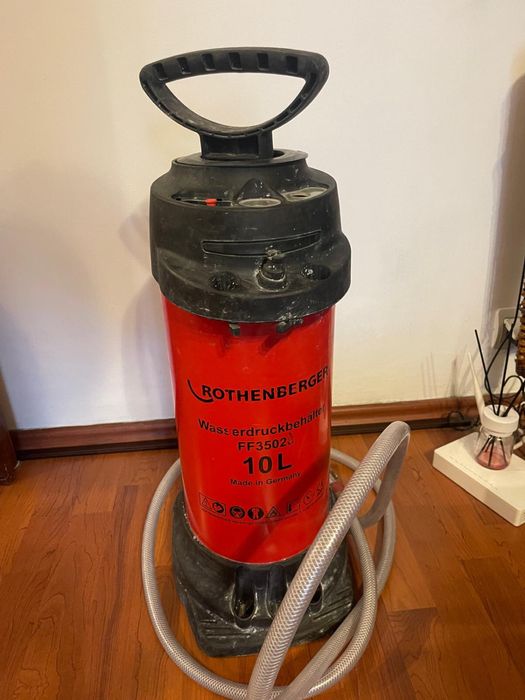 Vând ciocan demolator DeWalt D25961 qs