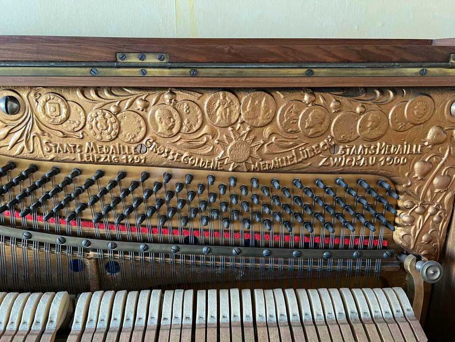 Пиано R. Weissbrod – колекционерска стойност и изящество