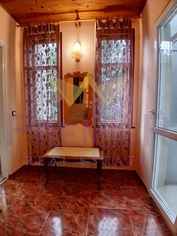 Дава се под наем Етаж от къща в Варна, Общината - 130 кв.м за 663 € - Снимка #10