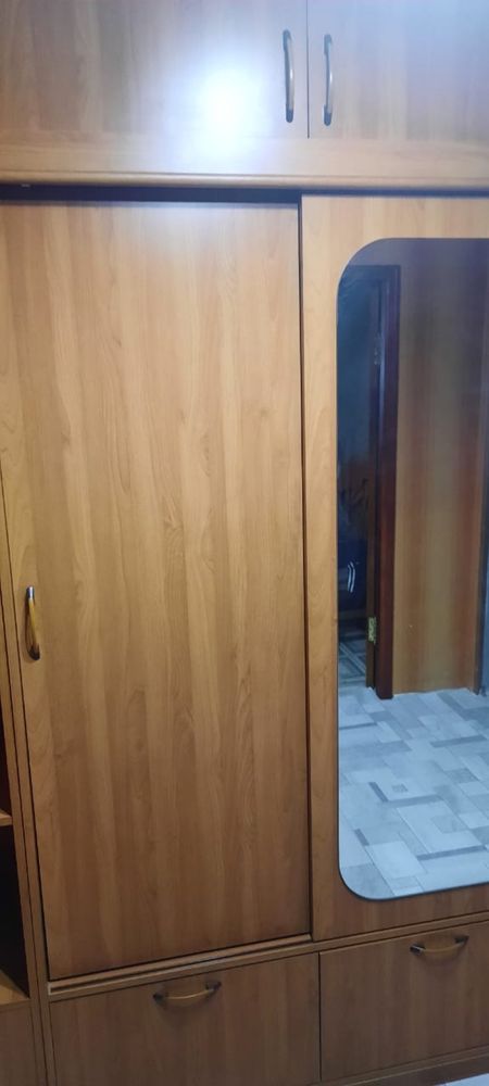 Шкаф для прихожей в отличном состоянии