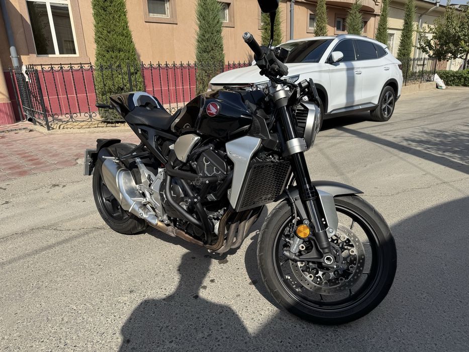 Honda cb1000r + Neo Sports Cafe