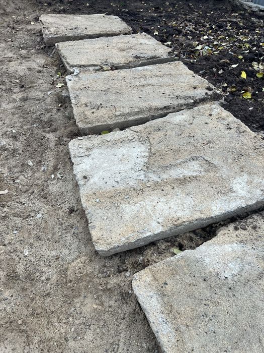 Бетонные плиты 7 штук б/у. Размер 100х80х10