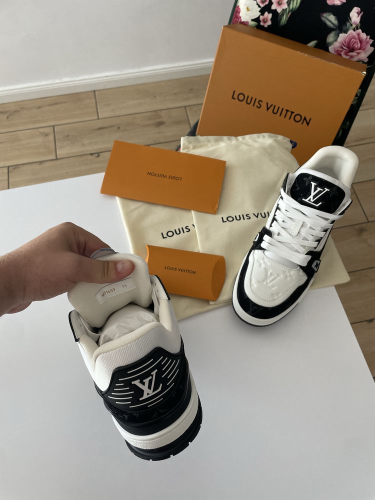 Adidasi LV Trainer Negru