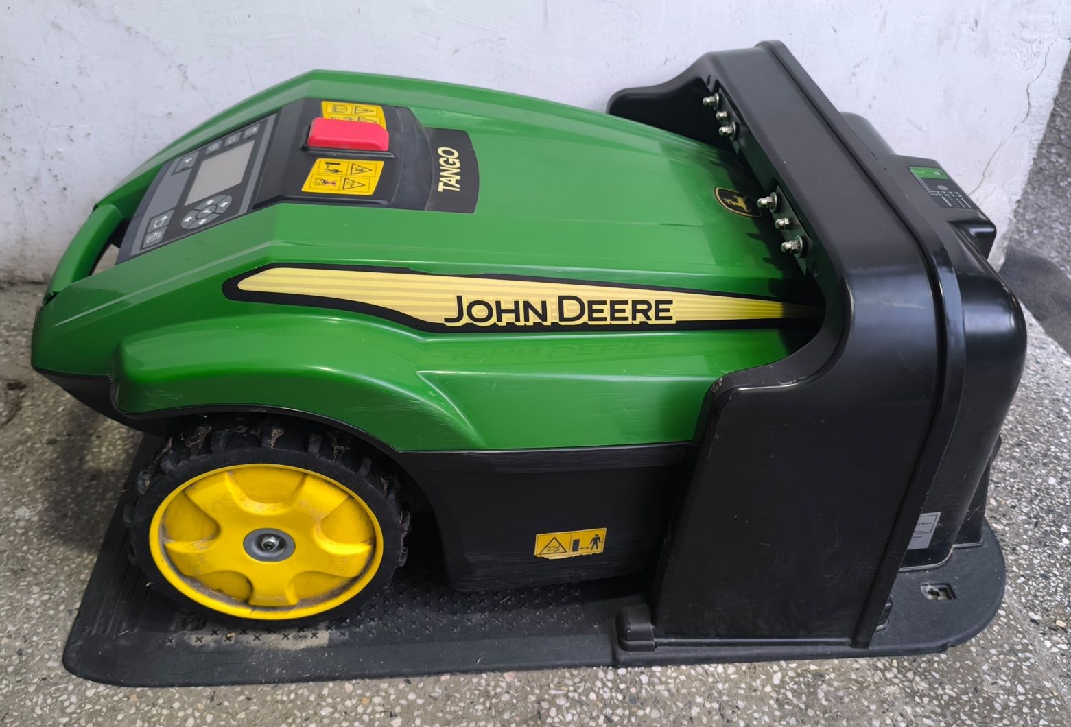 John Deere Tango E5 Series II ,косачка робот със забележки