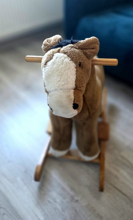 Căluț balansoar, cu sunete