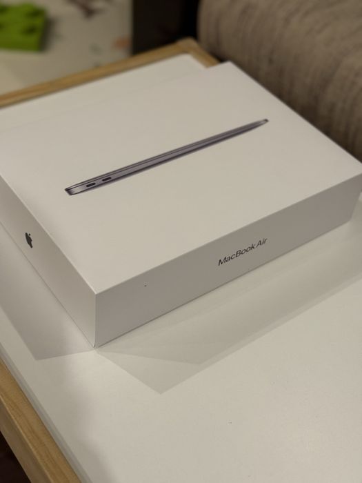 Чисто нов Macbook M1 , 13,3’ 256GB  В гаранция