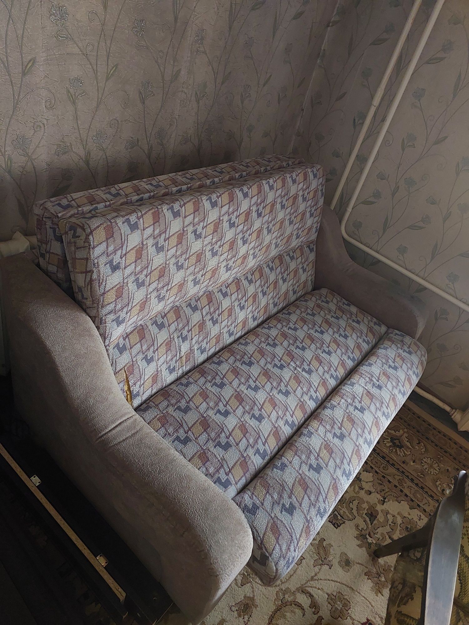 Продам диван в хорошем состоянии
