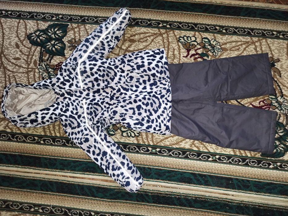 Продам зимнюю куртку и штаны на девочку