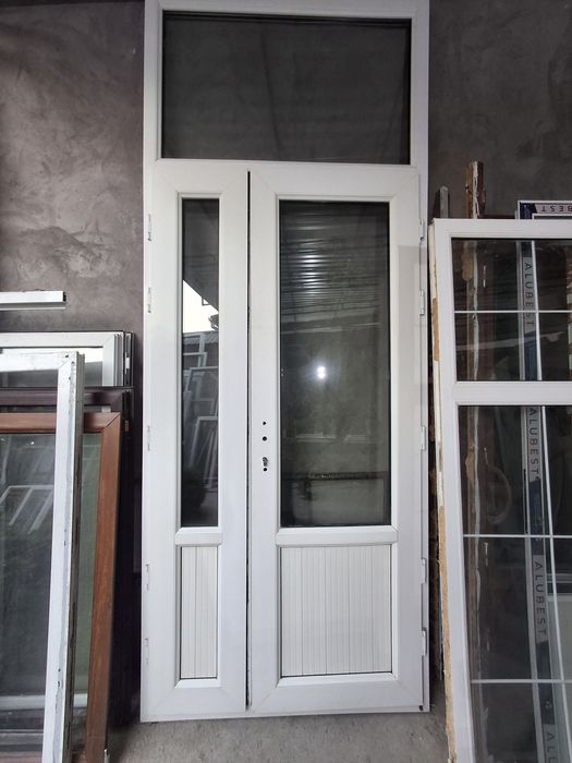 Продаётся пластиковая дверь