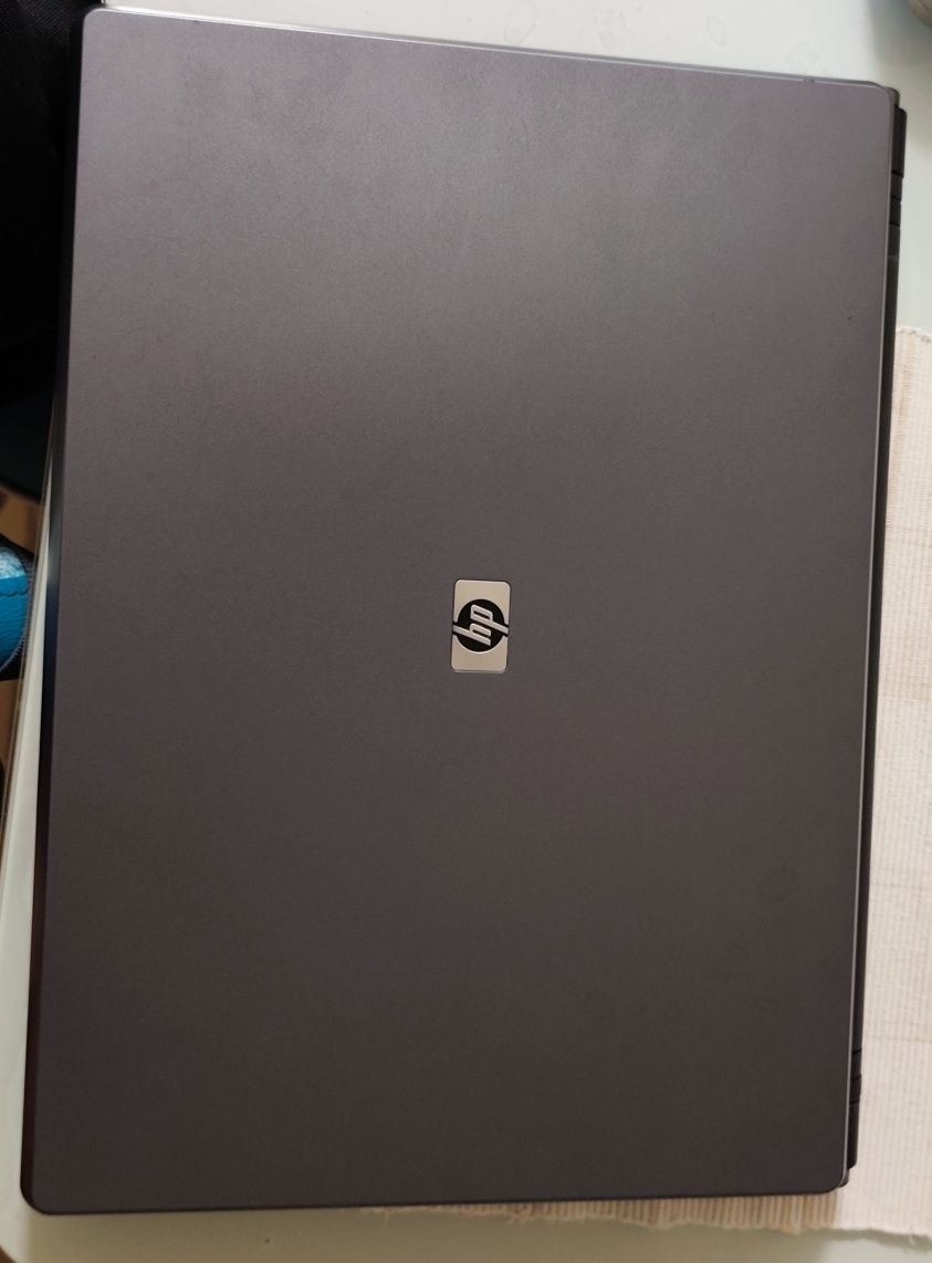 Продавам лаптоп HP 530