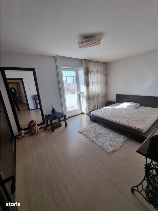 Apartament 3 cam renovat  et 3 din 4  zona F-uri