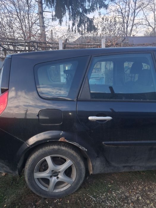 Vând renaut secenic