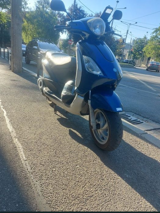 Vând scuter Piaggio Fly fără permis limitat 25 km