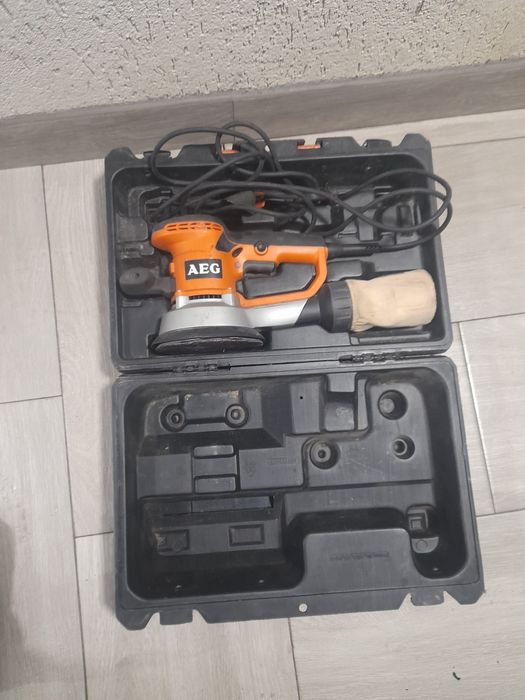 Șlefuitor rotativ cu vibrați AEG