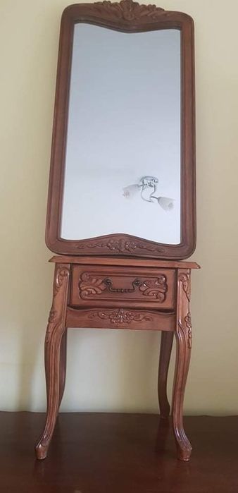 Noptiera din lemn masiv,sculptat in stare impecabila +Oglinda!