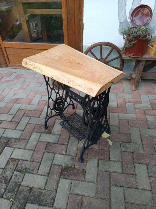 Comoda , suport lavoar , masuta din mașină de cusut