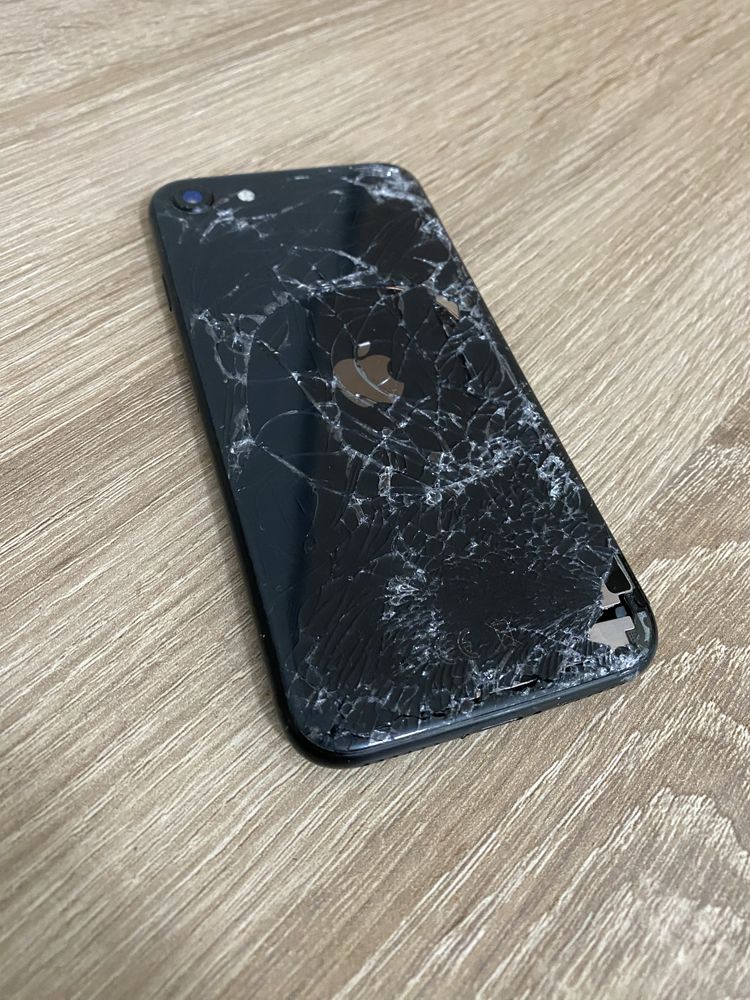iPhone se 2020 за части