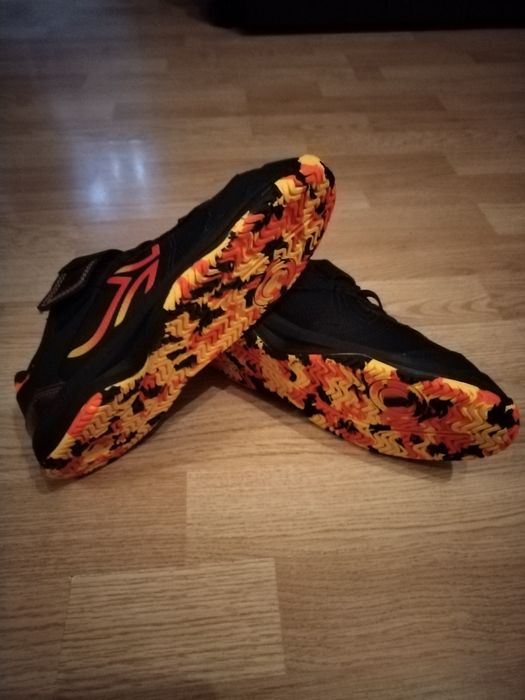 Нови спортни обувки от Декатлон 39 номер