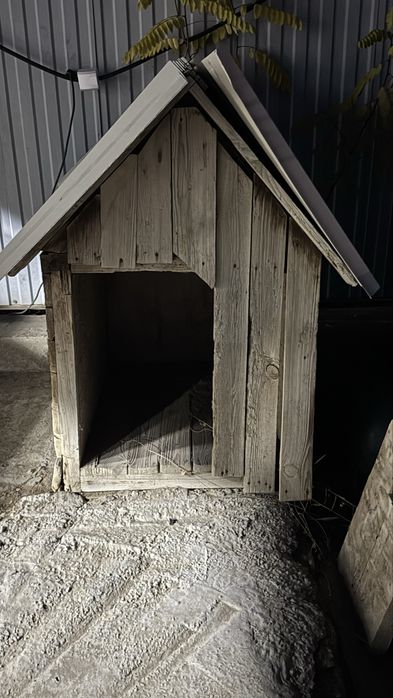 Домик        для         собаки               б/у