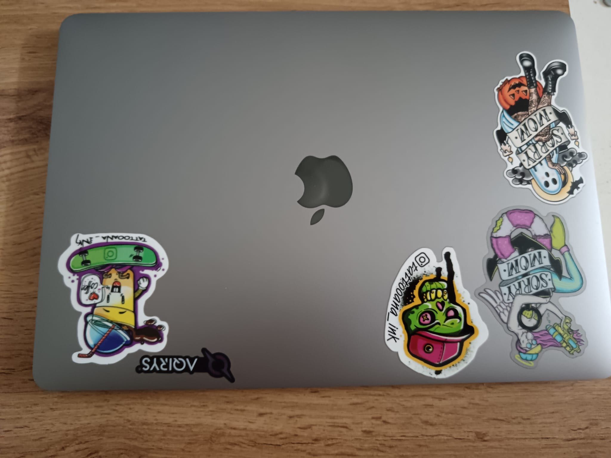 MacBook Pro 13, M1, 2020, 8G, Mac OS Sequoia 15.4.1, preț negociabil.