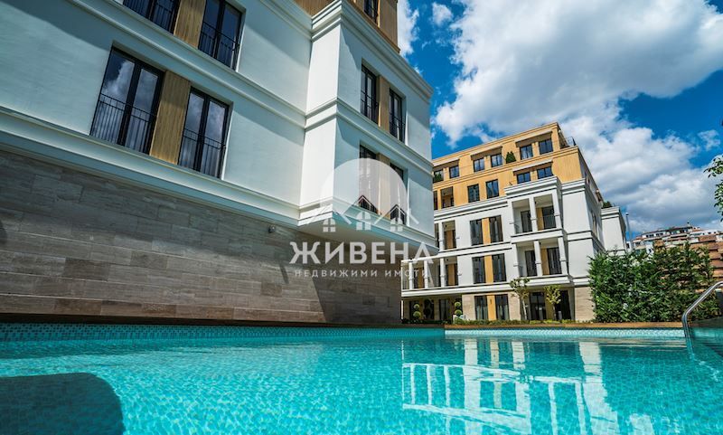 Продавам обзаведен 3-стаен апартамент, кв. Бриз, 119 кв.м