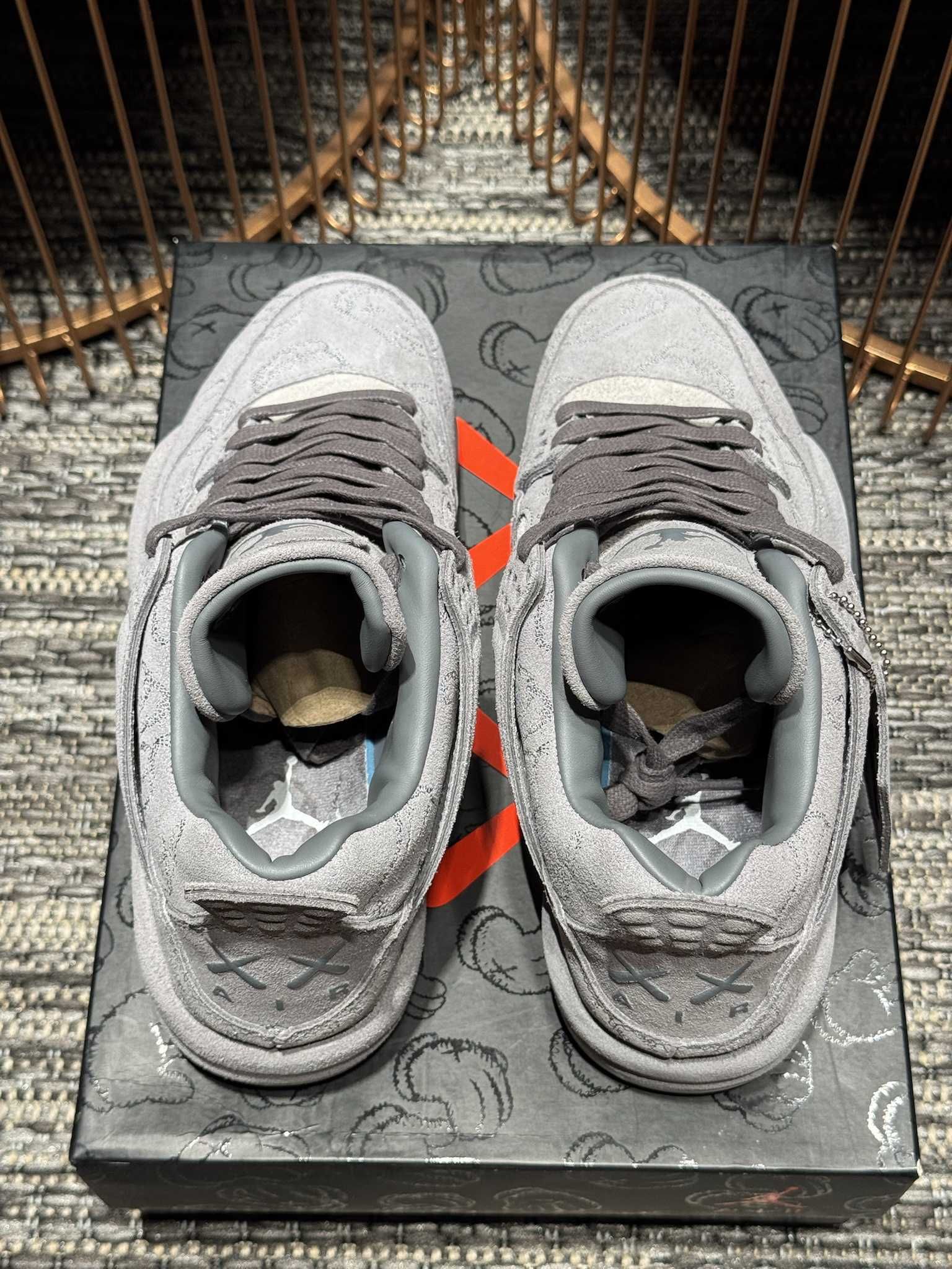 Jordan 4 Retro "KAWS" 42EUR Мъжки Кецове + Кутия