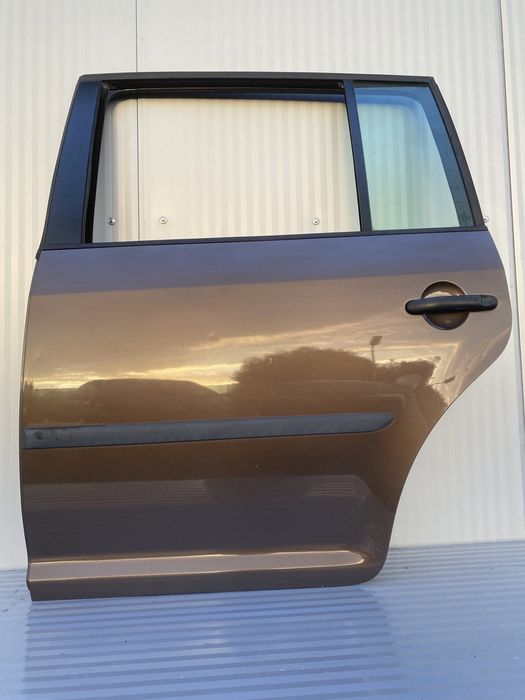 USA st spate vw Touran 2011-2015 cod de culoare LH8Z