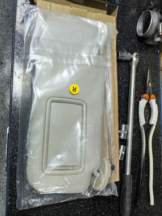 Автокозырки для каролы альфард 2 шт новые