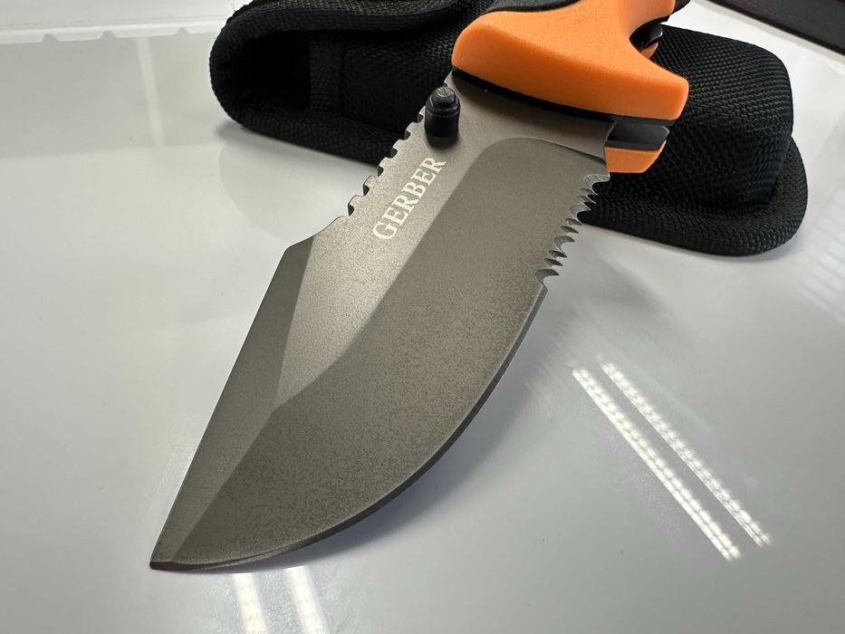 Продавам ножове: Gerber Assassin's Creed; Scorpion Claw; джобен нож